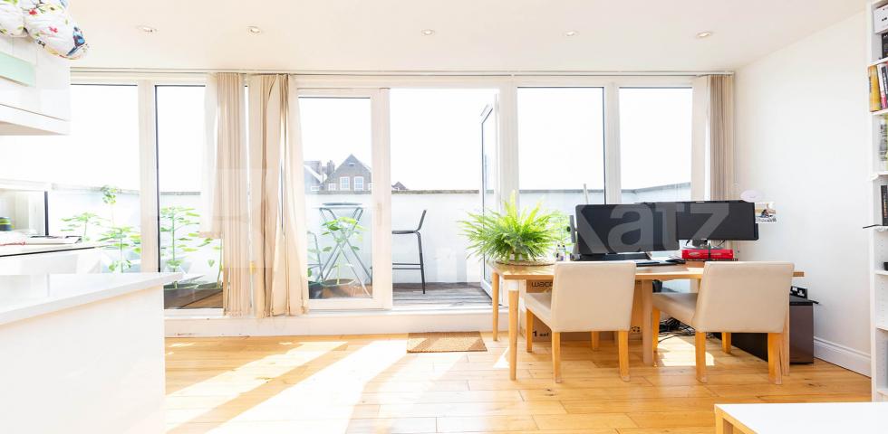 			WITH TERRACE, 1 Bedroom, 1 bath, 1 reception Apartment			 Balls Pond Road , CANONBURY-DALSTON